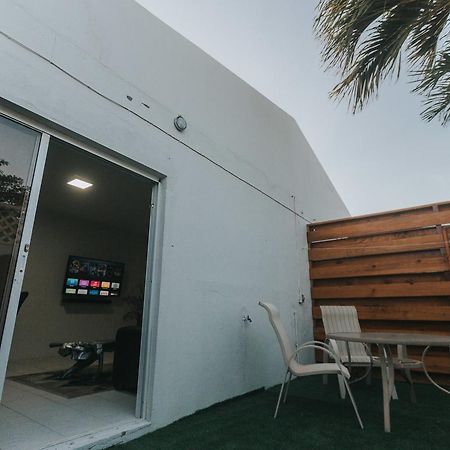 Buddha Studios Aruba شاطئ بالم المظهر الخارجي الصورة