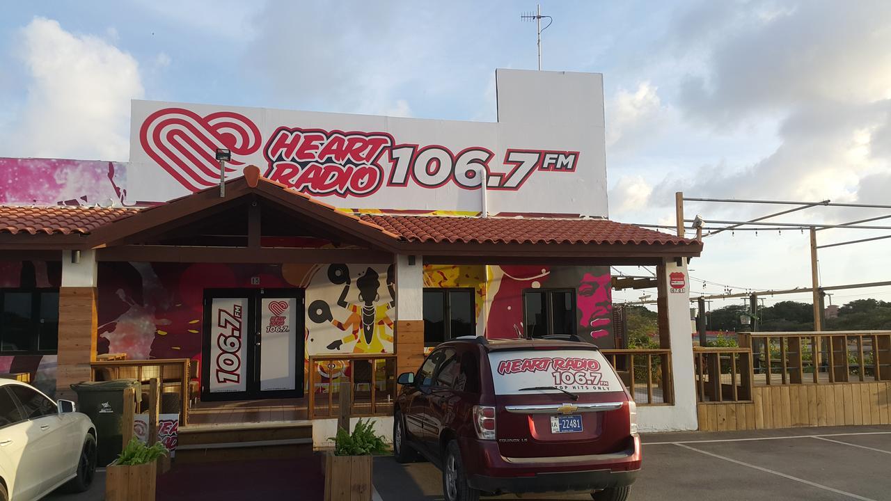 Buddha Studios Aruba شاطئ بالم المظهر الخارجي الصورة