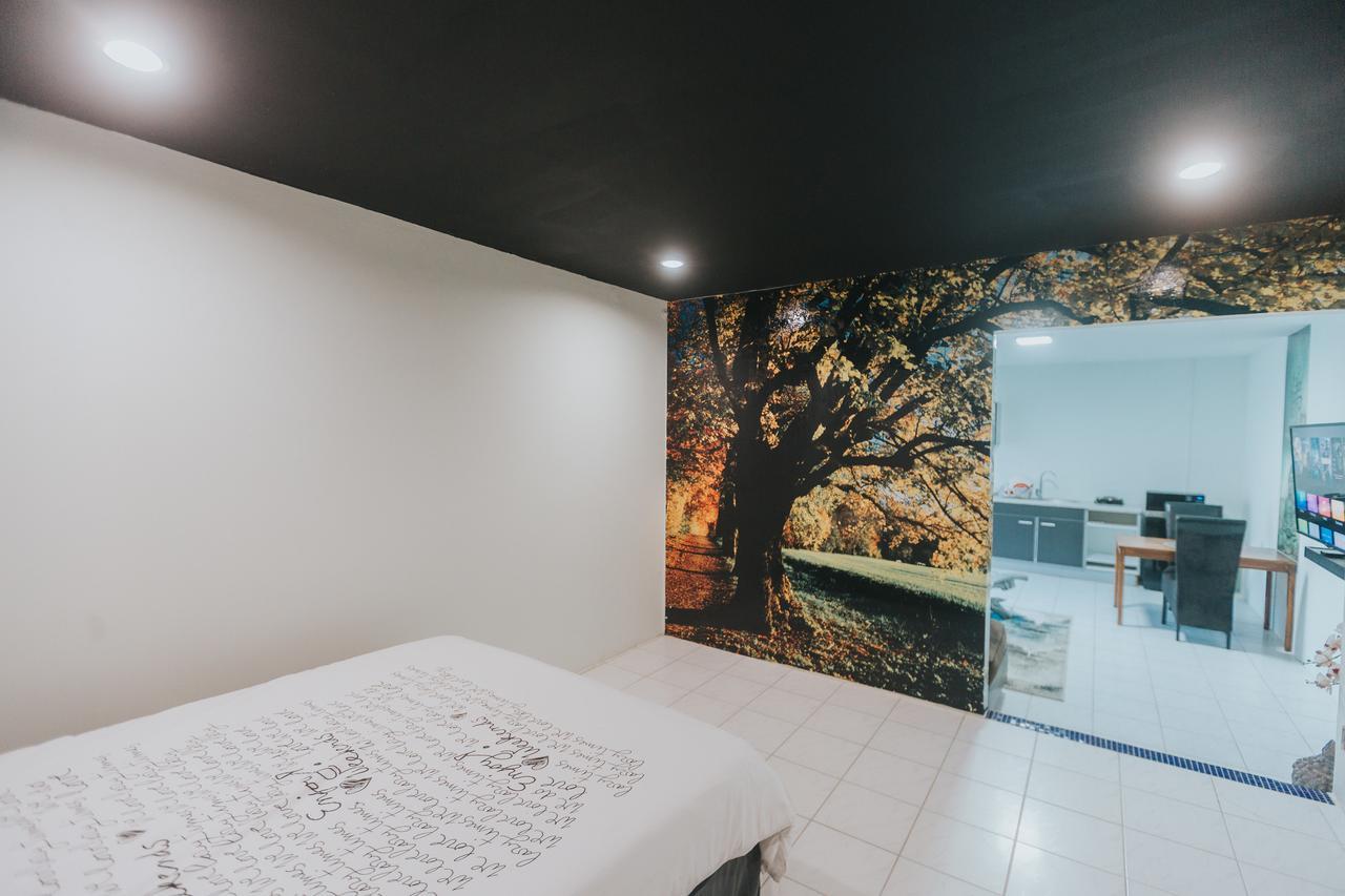 Buddha Studios Aruba شاطئ بالم المظهر الخارجي الصورة